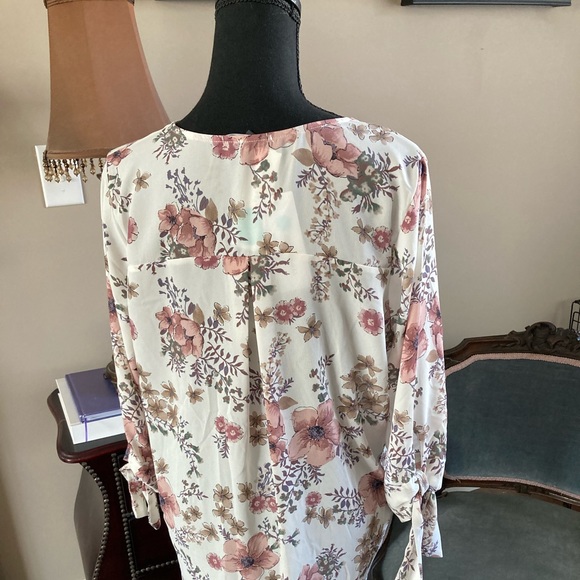 NWT- Size M. West Kei high low shirt - Picture 2 of 4